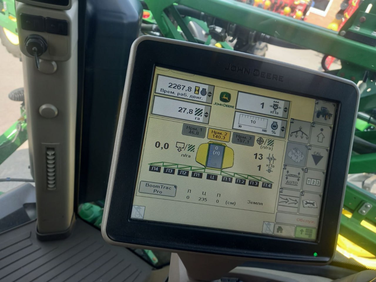 Самохідний обприскувач JD R4038-01