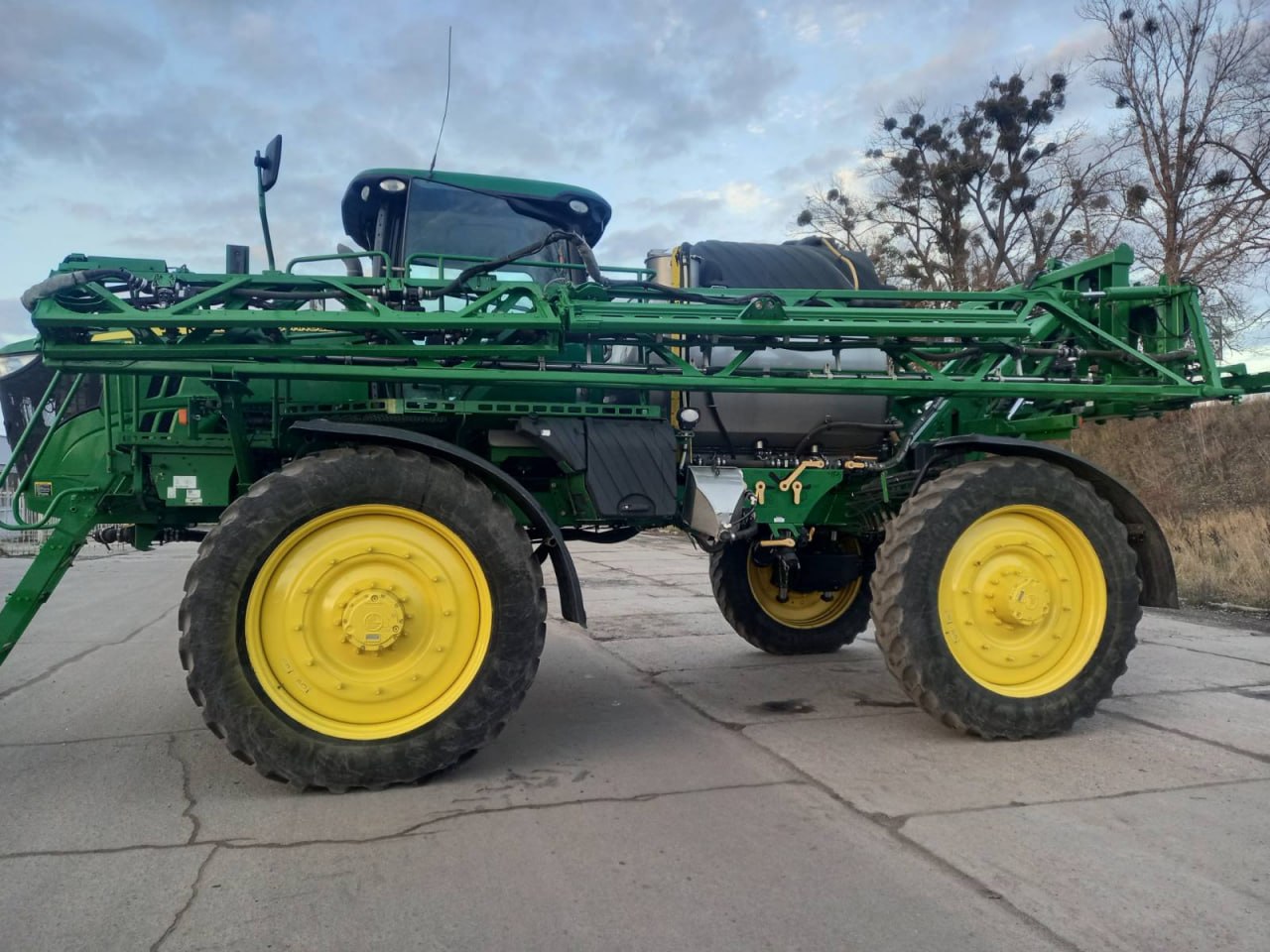 Самохідний обприскувач JD R4045-03