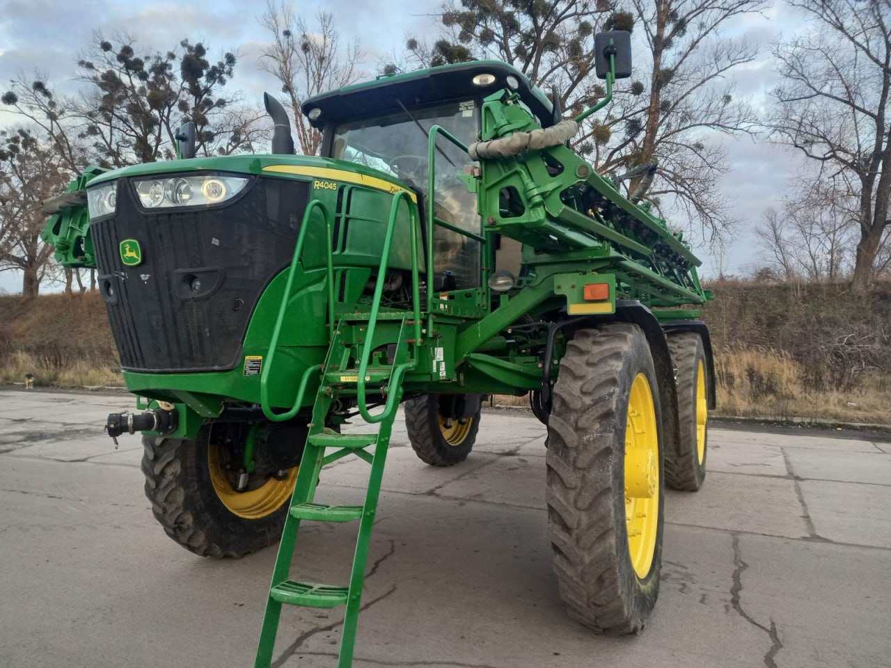 Самохідний обприскувач JD R4045-04