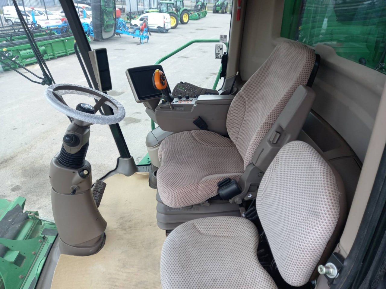 Комбайн зернозбиральний JD S670-03