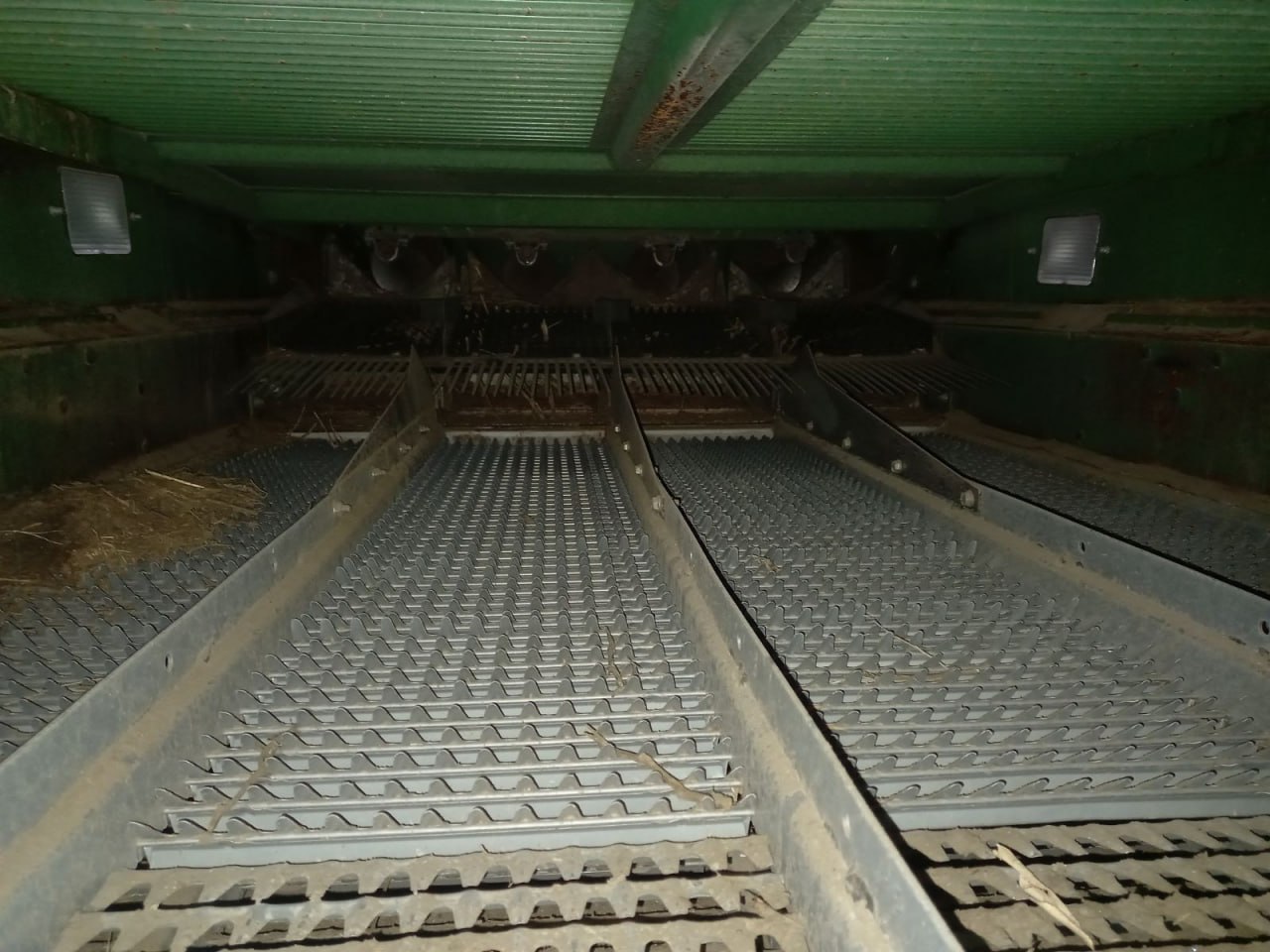 Комбайн зернозбиральний JD S670-04